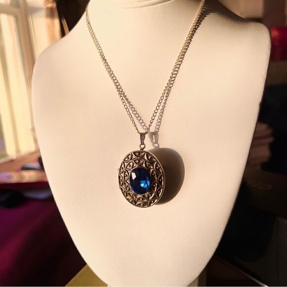 Vintage Jeweled Avon Solid Perfume Locket Necklace *Still Has Perfume!!! - Picture 3 of 10